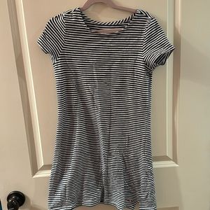 Vineyard vines; girls dress; size small (7-8); navy/white stripe; 95% cotton